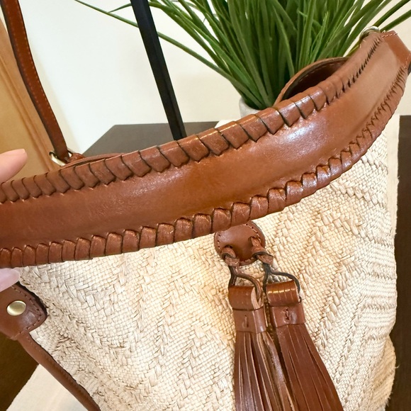 Patricia Nash Natural Zig Zag Octavia Bucket Bag - Picture 6 of 8